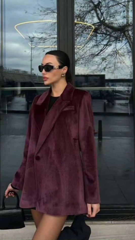 בלייזר “Bordeaux Chic” – קטיפה בגוון בורדו